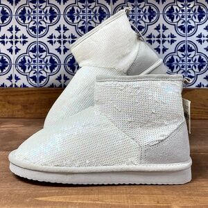 PINK Victoria’s Secret White Sequin Faux Fur  Lined Mukluk Boots Size M/7-8 NWT